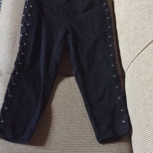 Like New Venus Capris